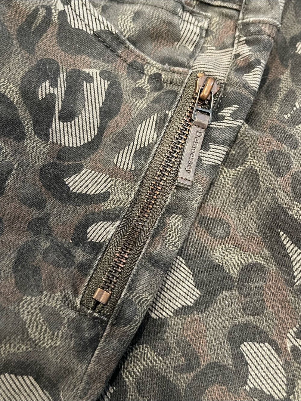 Democracy Absolution Skinny Jeans Camo Leopard Print Size 6 - Picture 6 of 6